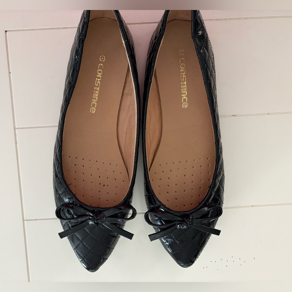 Constance  Pointed Toe Commuting Bow Accent Flat Shoes - Black - Size 7.